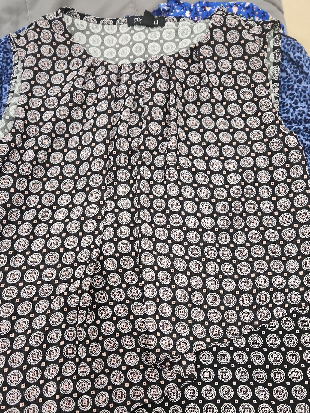 Rock & Republic Black Sleeveless Printed Top